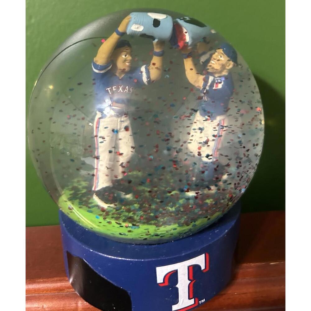 Texas‎ Ranger Snow Globe – Collectible Western Memorabilia